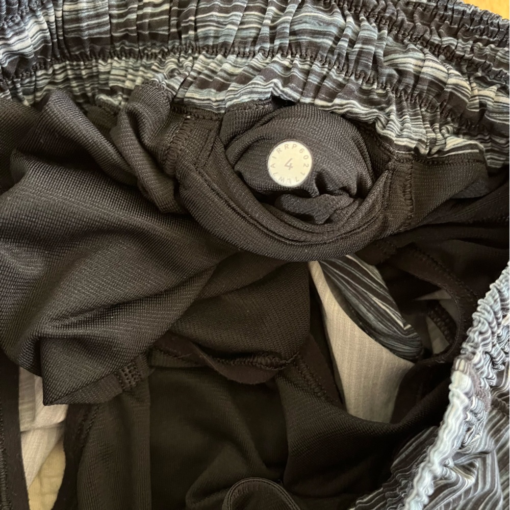 Lululemon Hotty Hot Short II 2.5" Women’s 4 Gray Black Striped - Picture 11 of 11
